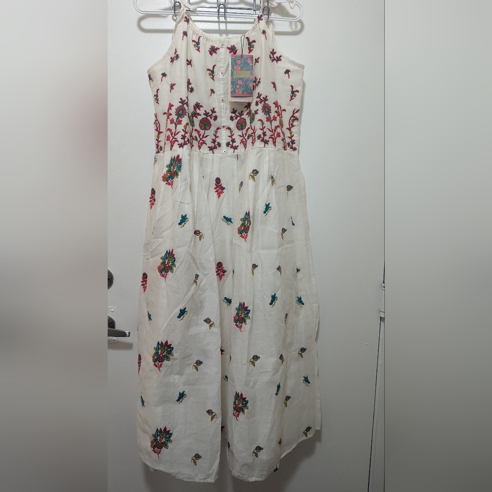 Off-white Sleeveless Dress